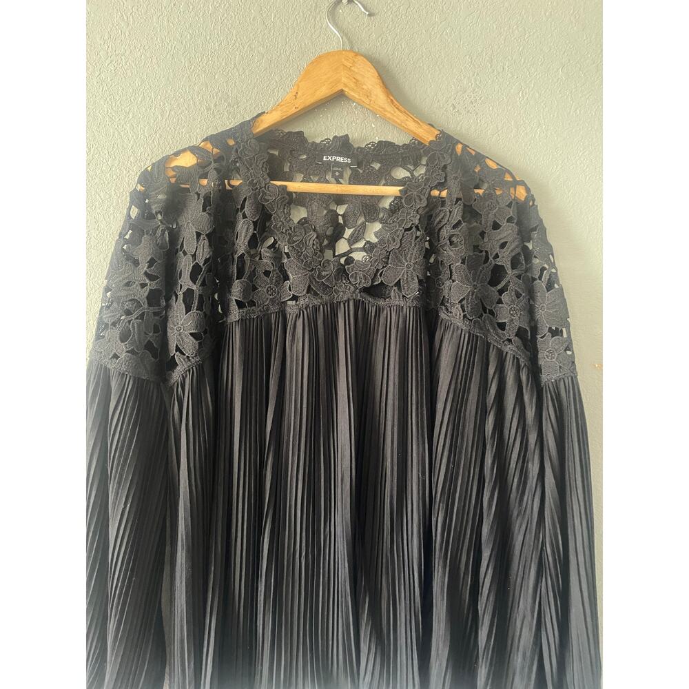 Express Pleated Top - Picture 5 of 7